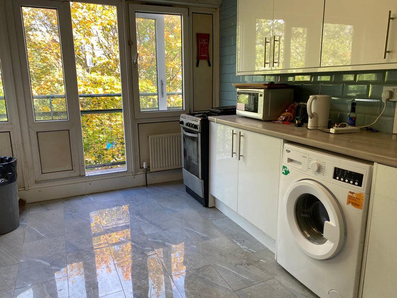 5 Doubles  rooms near Grafton Rd, London
