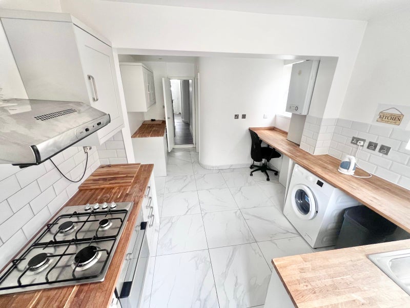 4 doubles rooms near  Forest gate