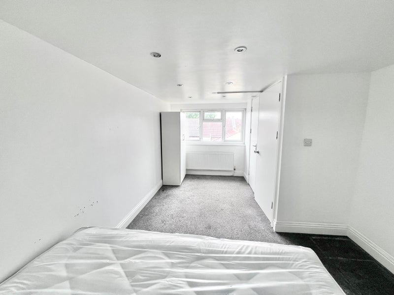 4 doubles rooms near  Forest gate