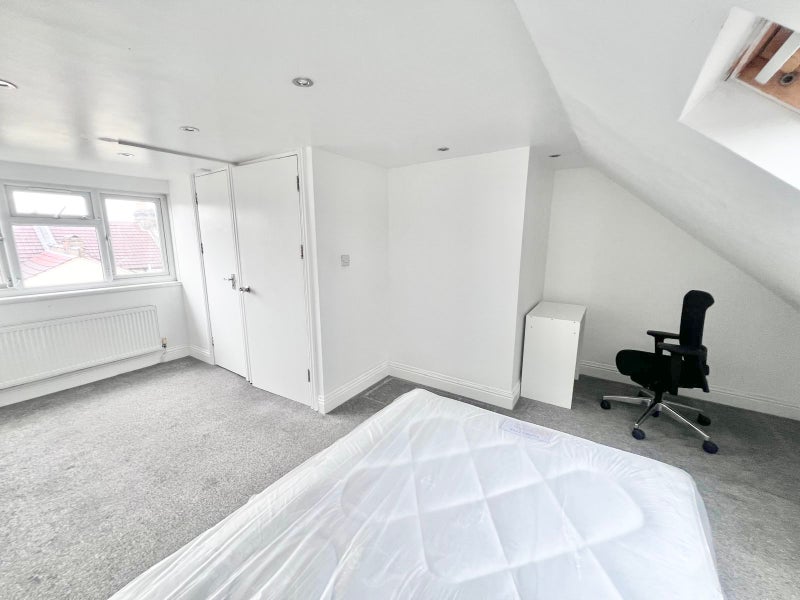 4 doubles rooms near  Forest gate