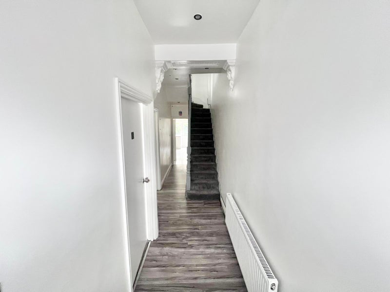 4 doubles rooms near  Forest gate