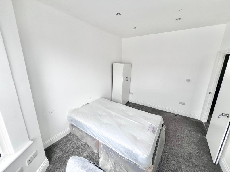 4 doubles rooms near  Forest gate