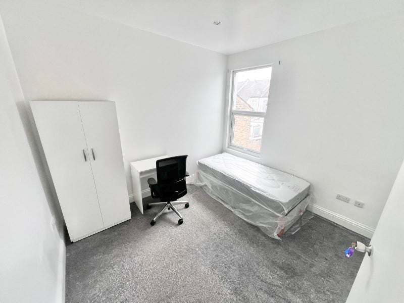 4 doubles rooms near  Forest gate