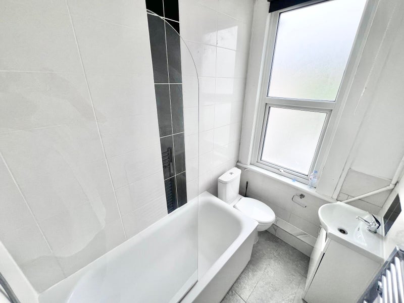 4 doubles rooms near  Forest gate