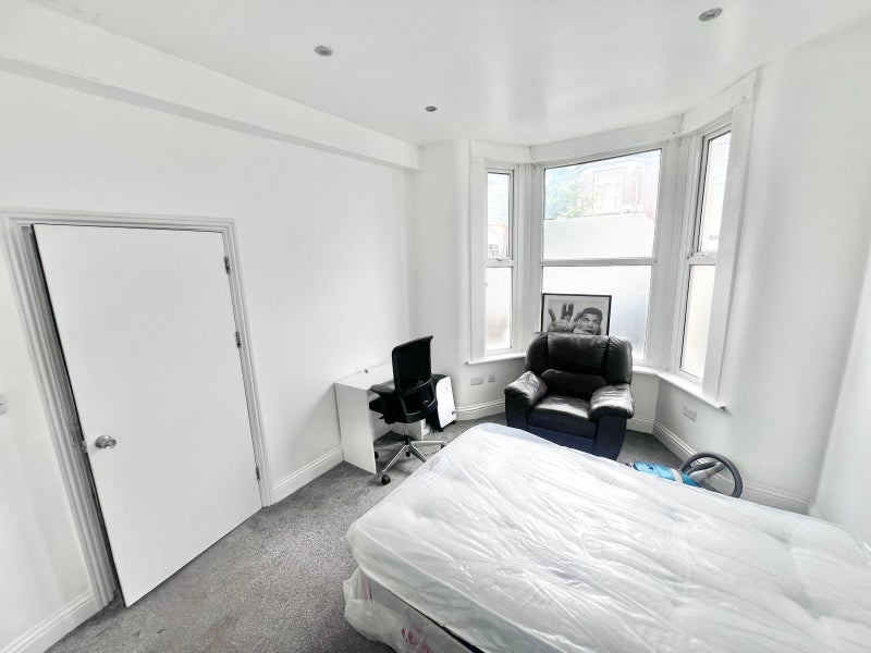 4 doubles rooms near  Forest gate