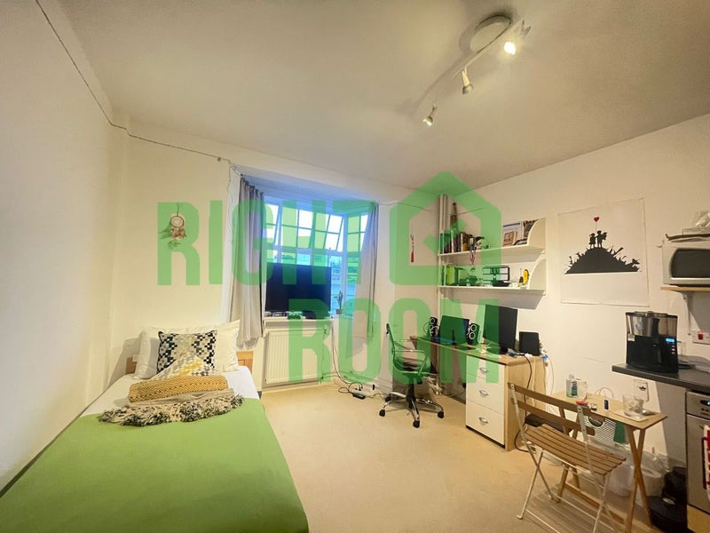 Studio flat near to Russell Square Station