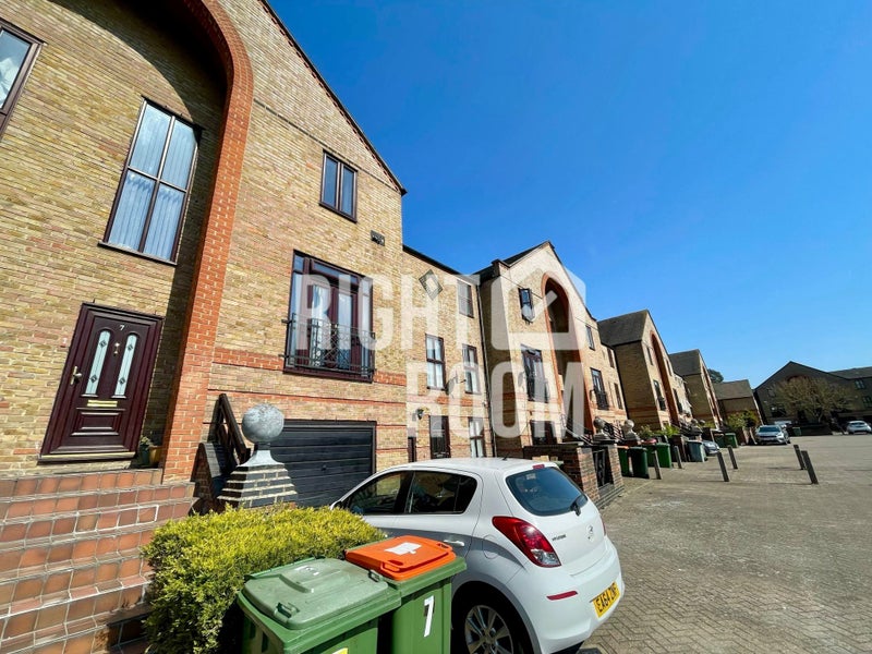 Double Rooms | Beckton E6