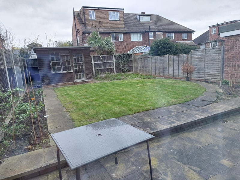Large double room in East Acton 