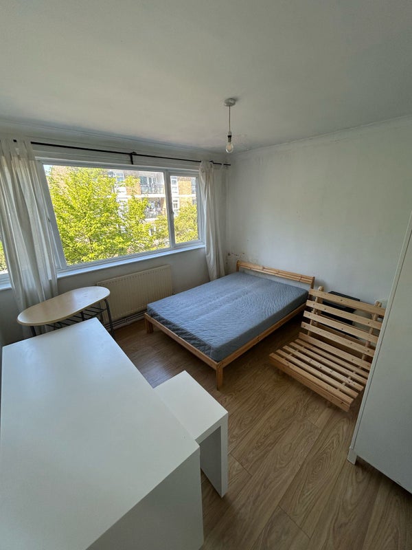 Large DoublLarge Double Room – Canary Wharf / Bank / Me Room