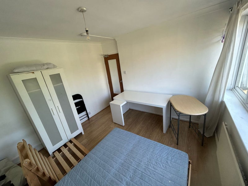 Large DoublLarge Double Room – Canary Wharf / Bank / Me Room