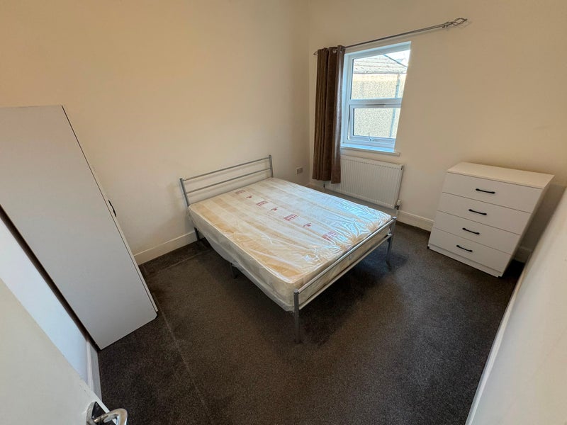 Spacious Double Room in Grays – £850 All Bills Included