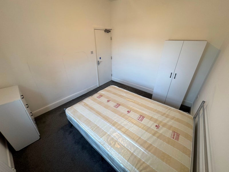 Spacious Double Room in Grays – £850 All Bills Included