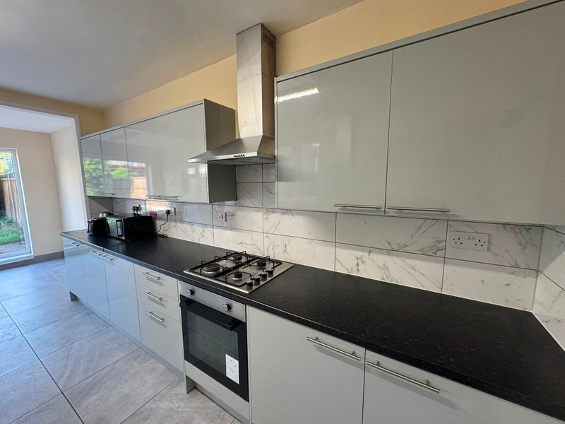 Spacious Double Room in Grays – £850 All Bills Included