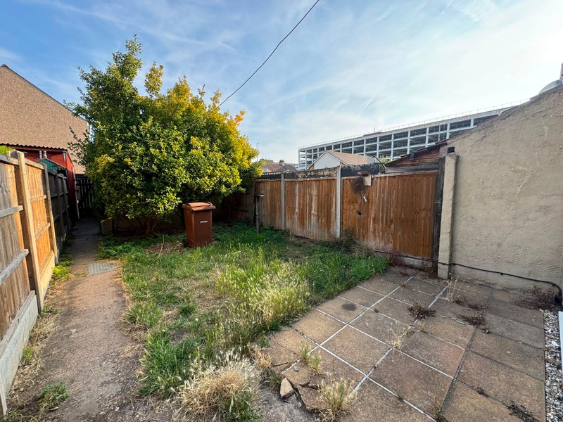 Spacious Double Room in Grays – £850 All Bills Included