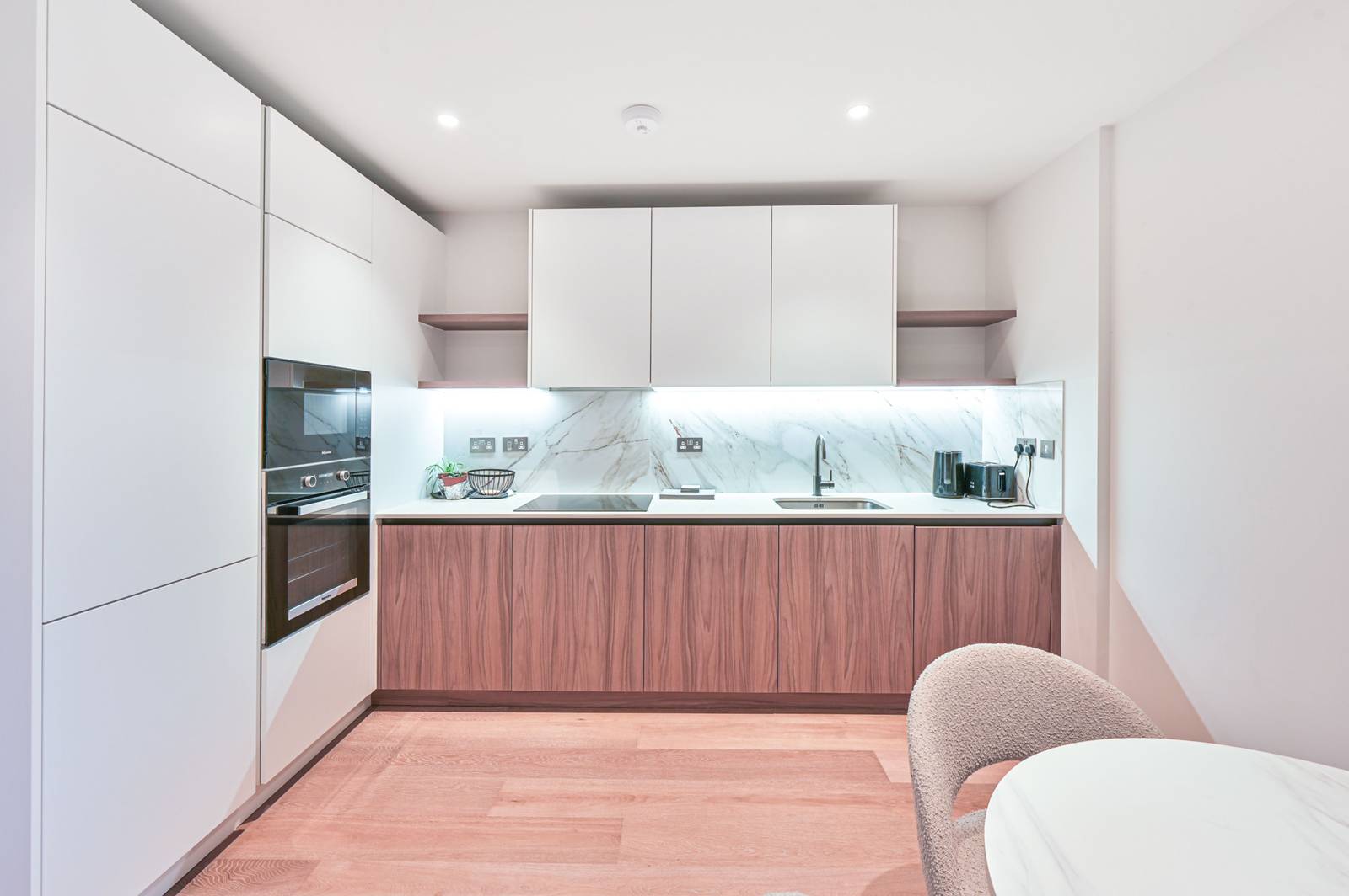 FURNISHED ONE BEDROOM IN BRENT STREET, LONDON.