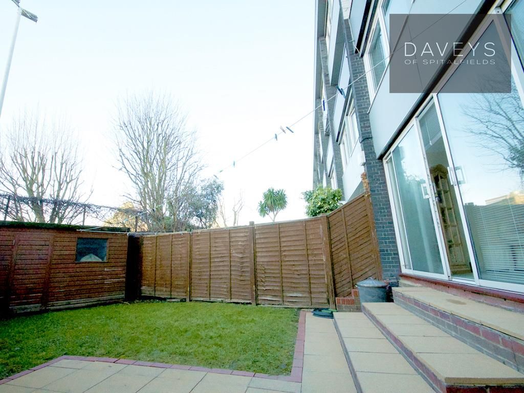 GIANT SIZE BEDROOM AT SURREY QUAYS