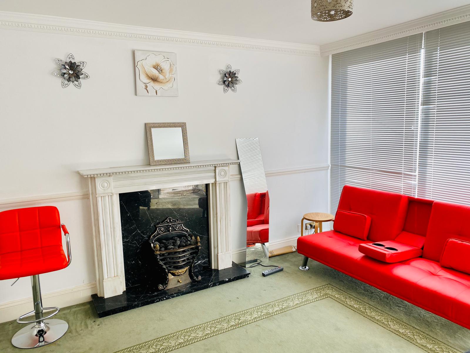 GIANT SIZE BEDROOM AT SURREY QUAYS