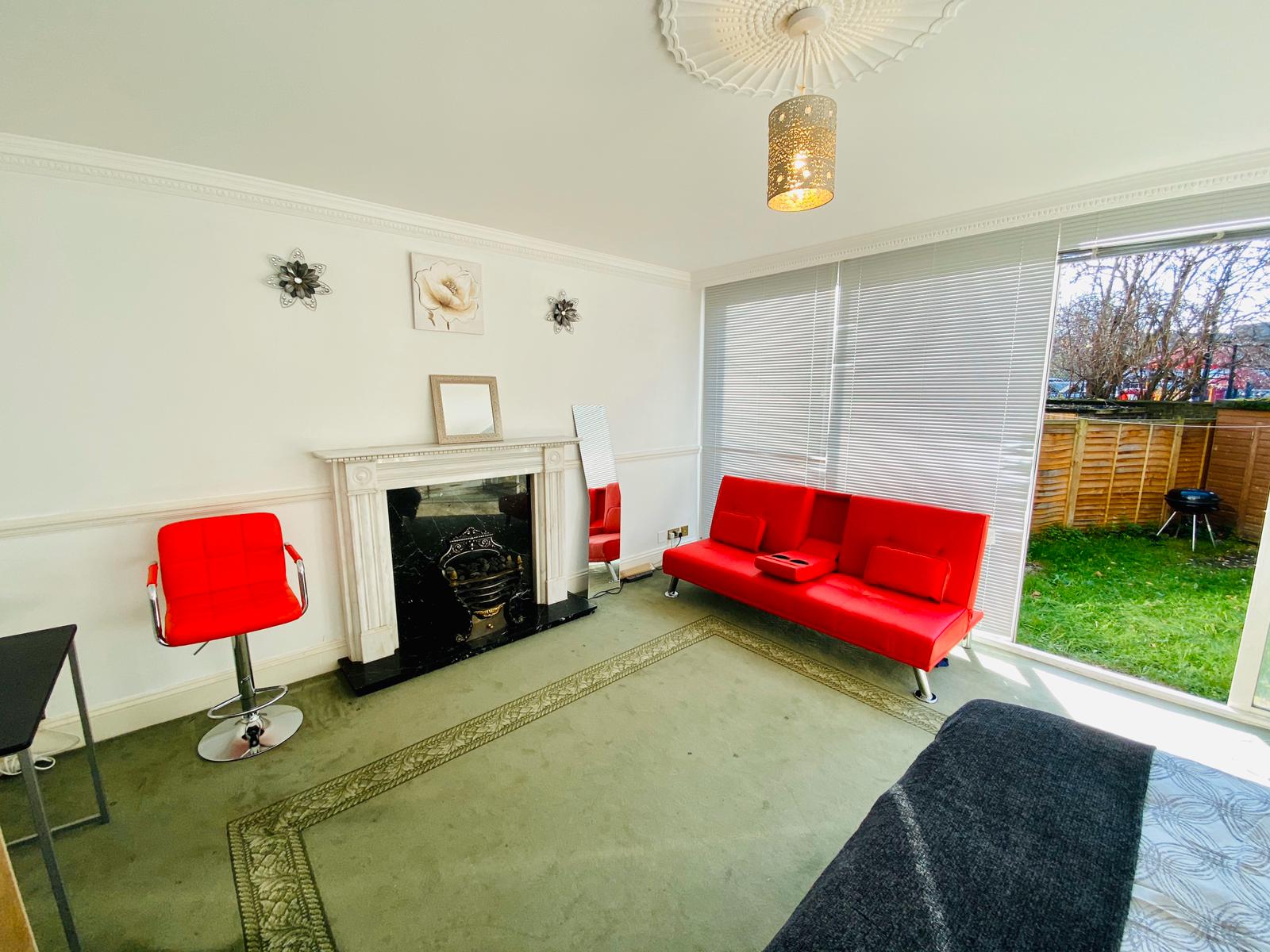 GIANT SIZE BEDROOM AT SURREY QUAYS