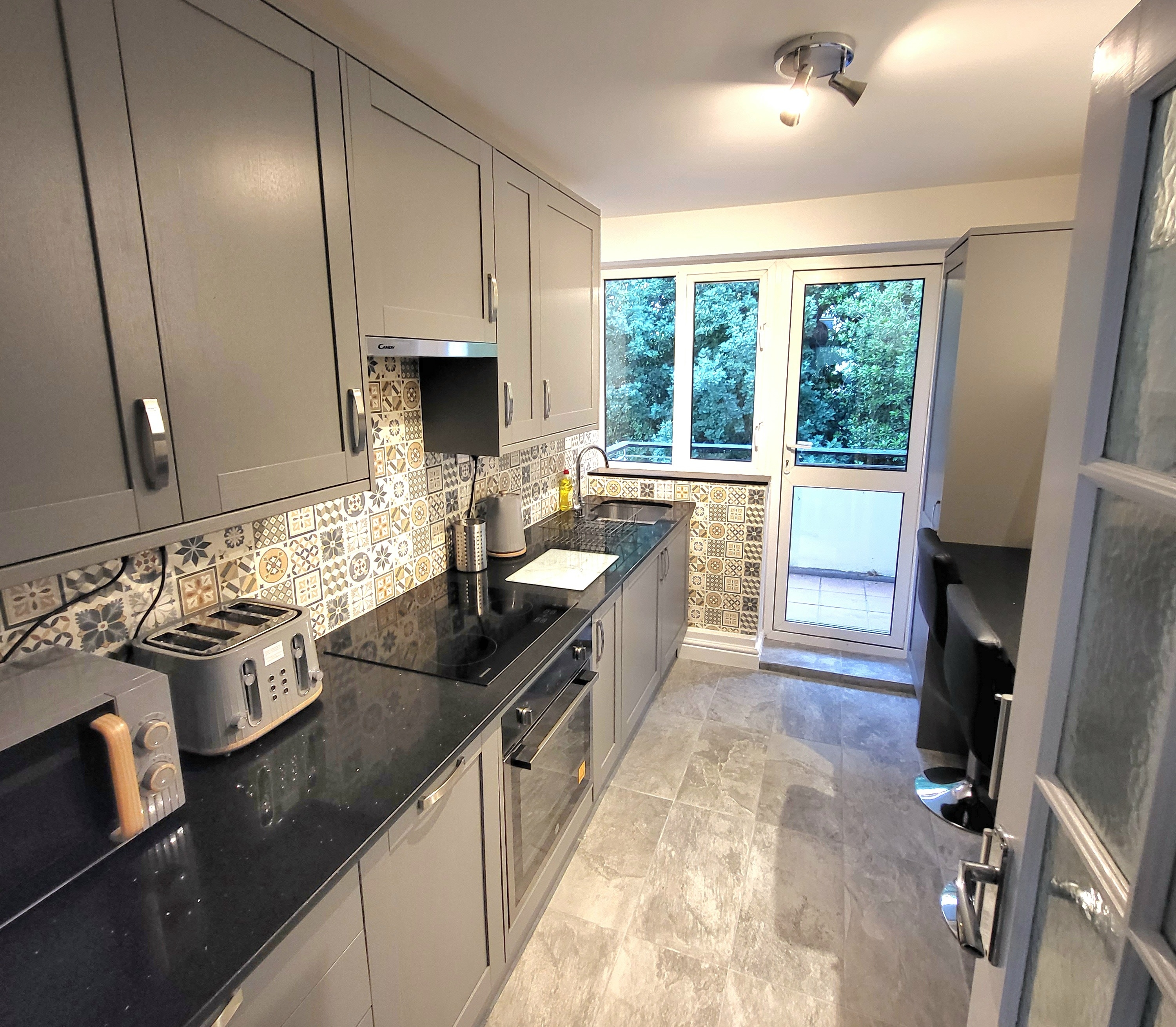 Large Furnished Doubles Modern Flat with Parking