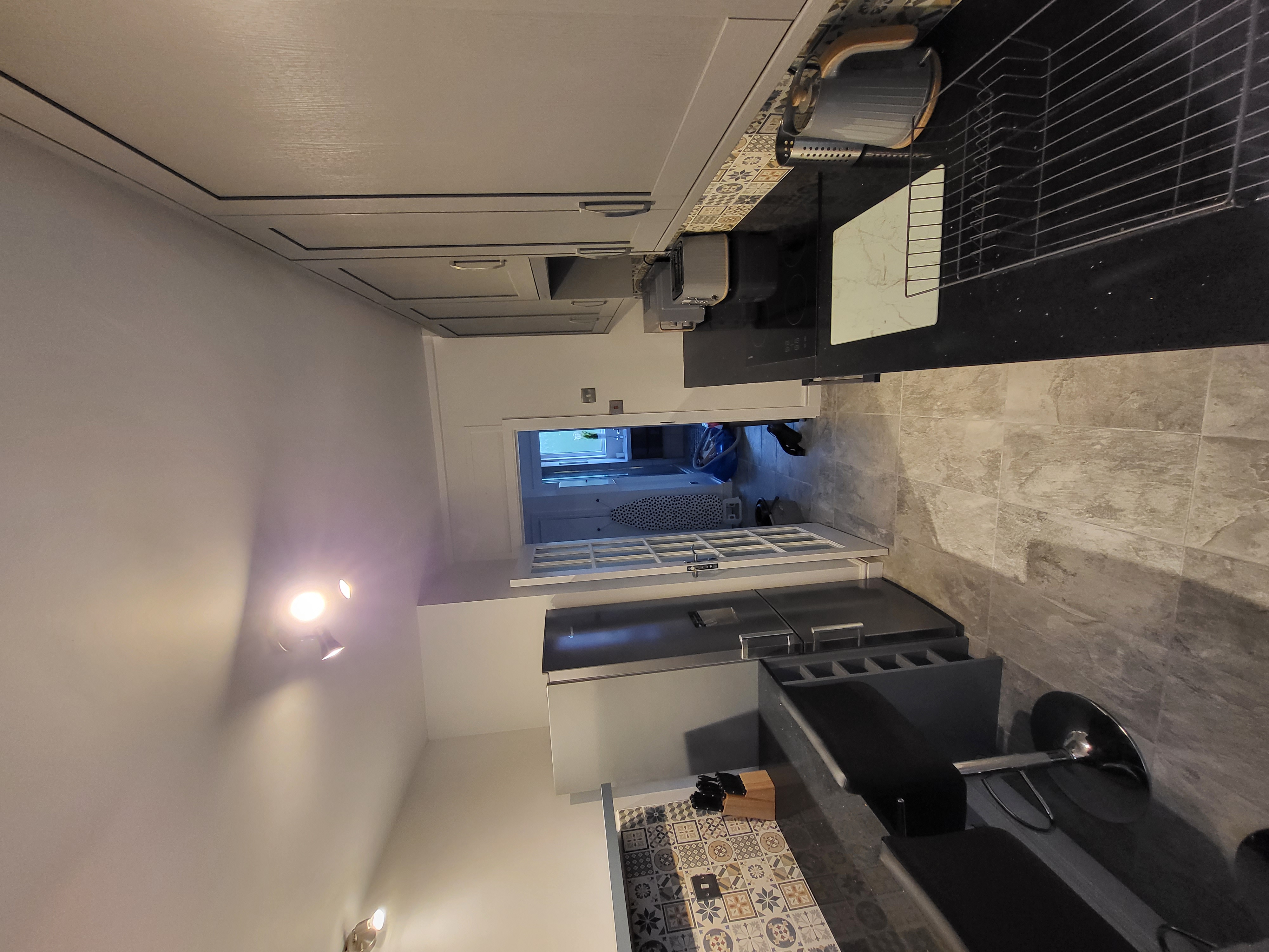 Large Furnished Doubles Modern Flat with Parking