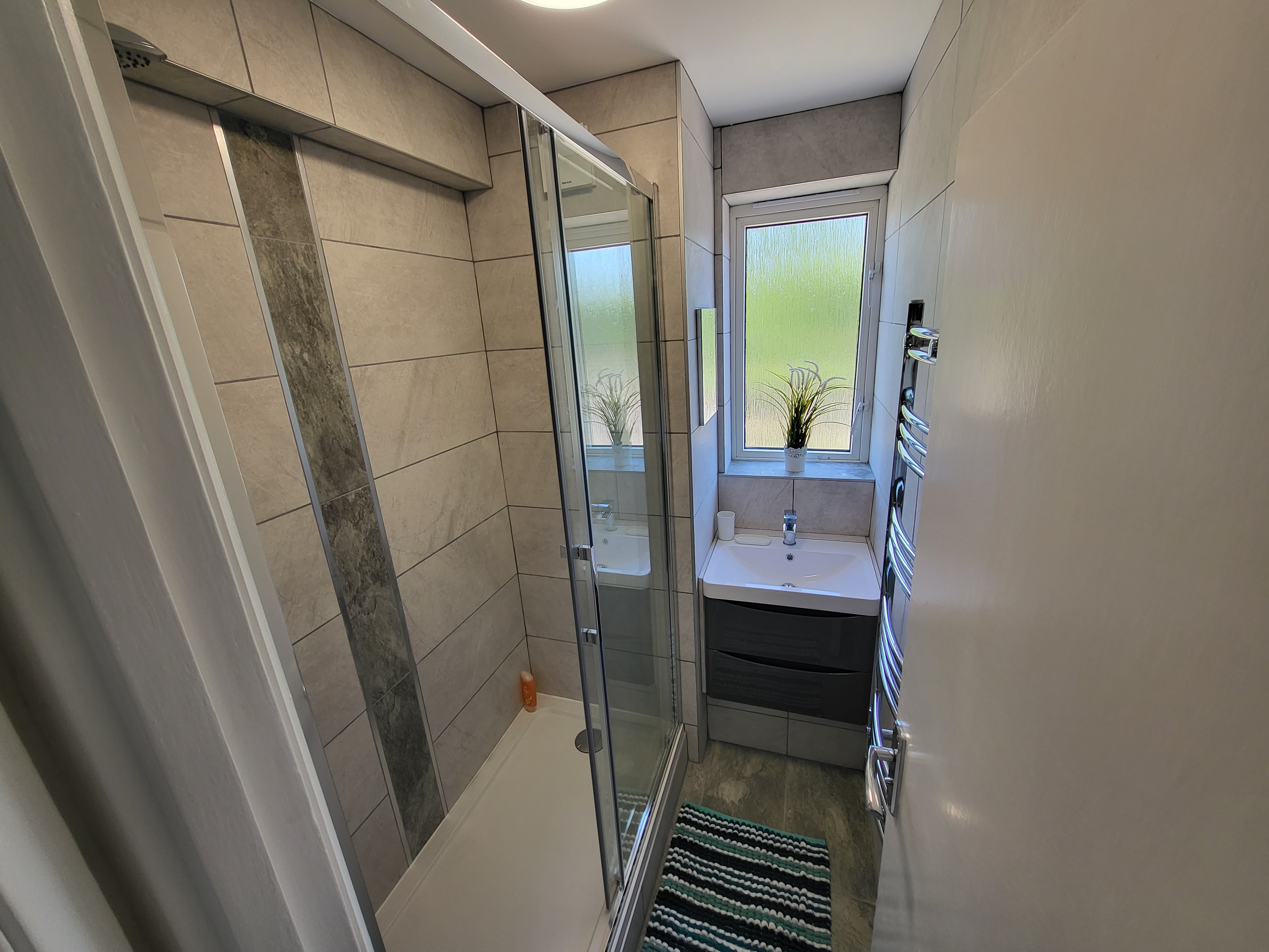 Large Furnished Doubles Modern Flat with Parking