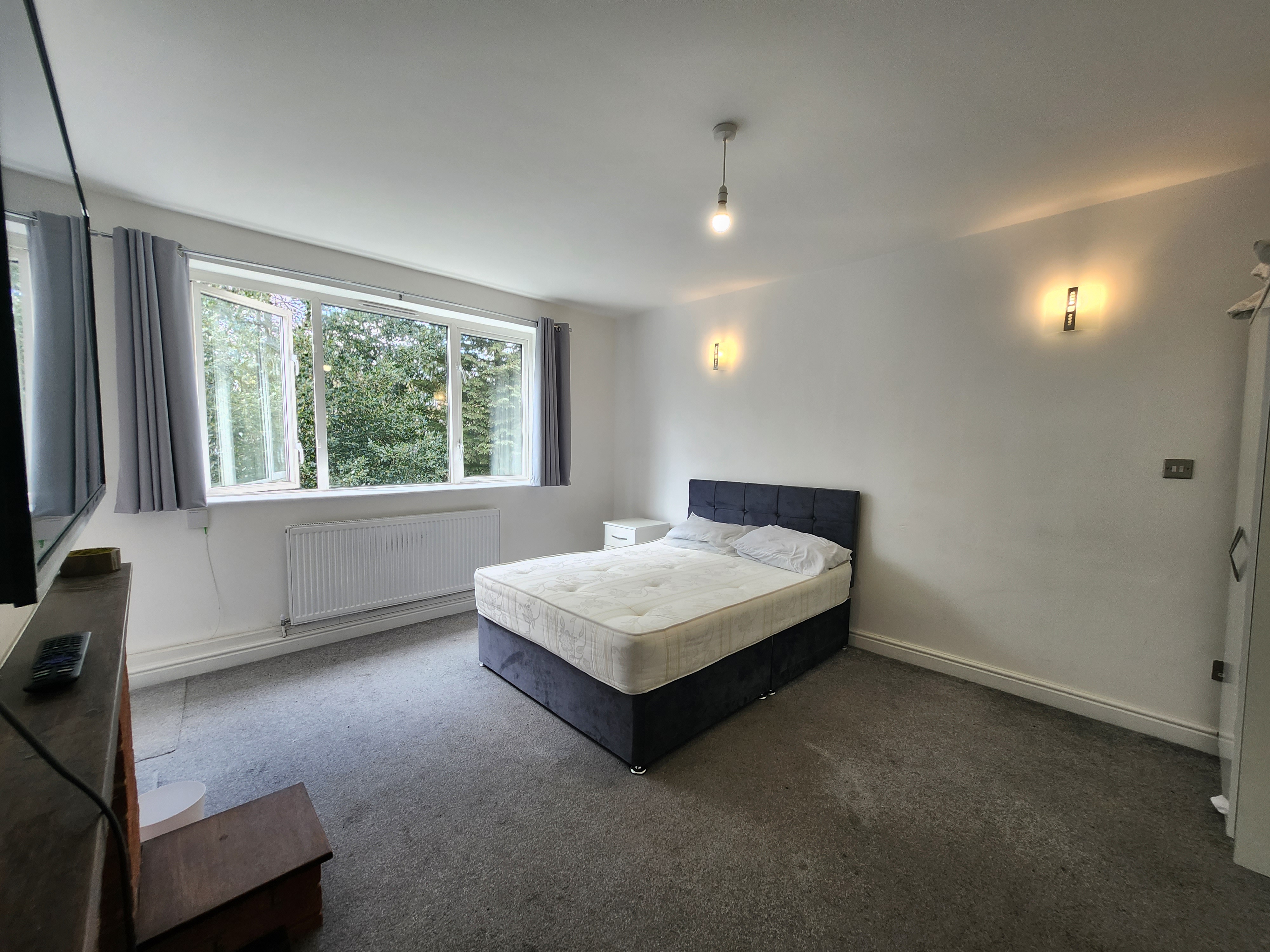 Large Furnished Doubles Modern Flat with Parking