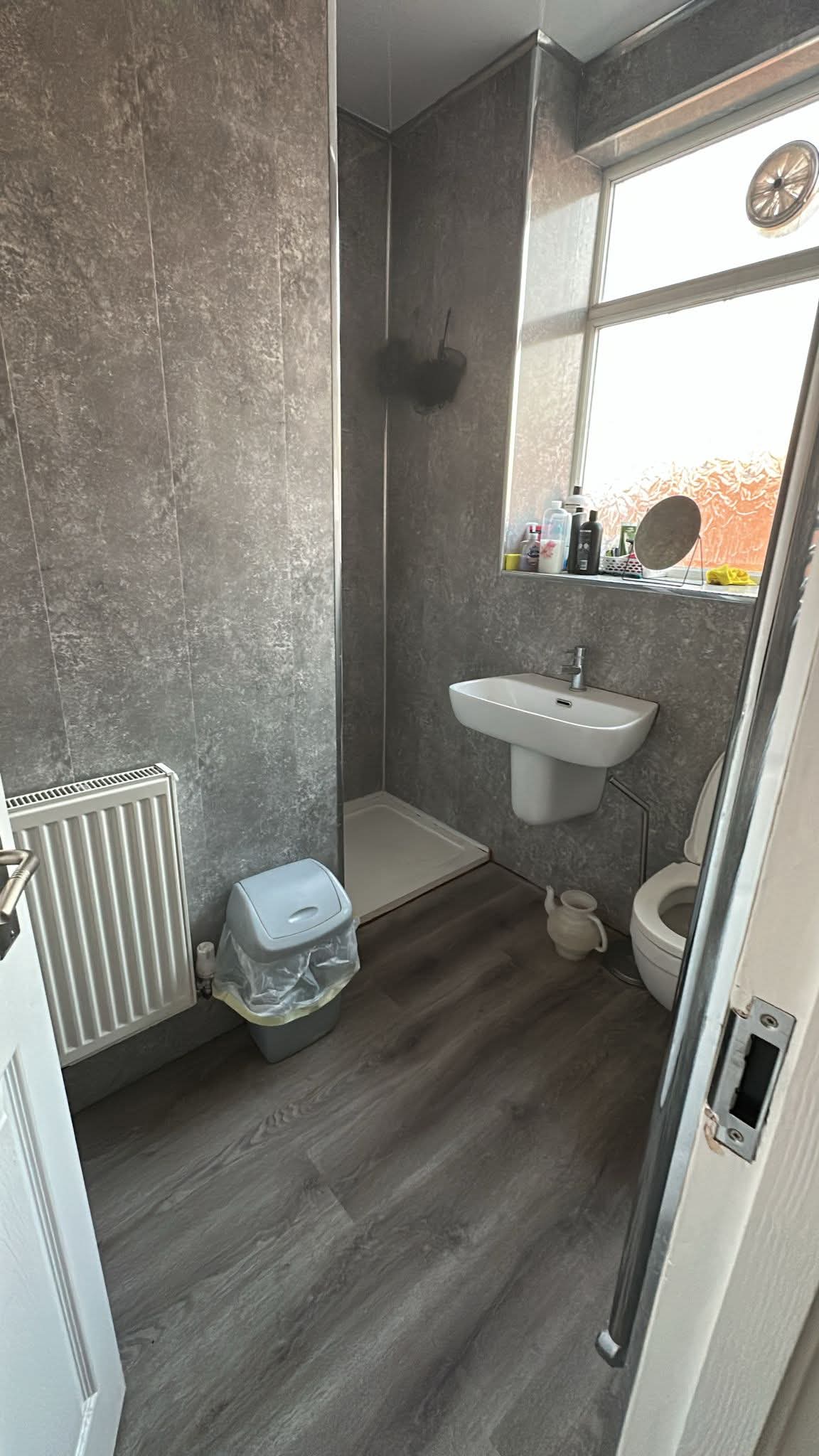 Double room for rent in £760