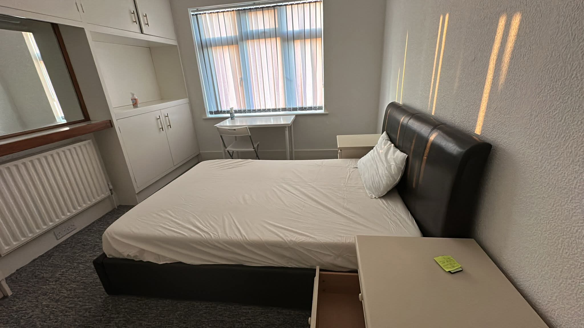 Double room for rent in £760