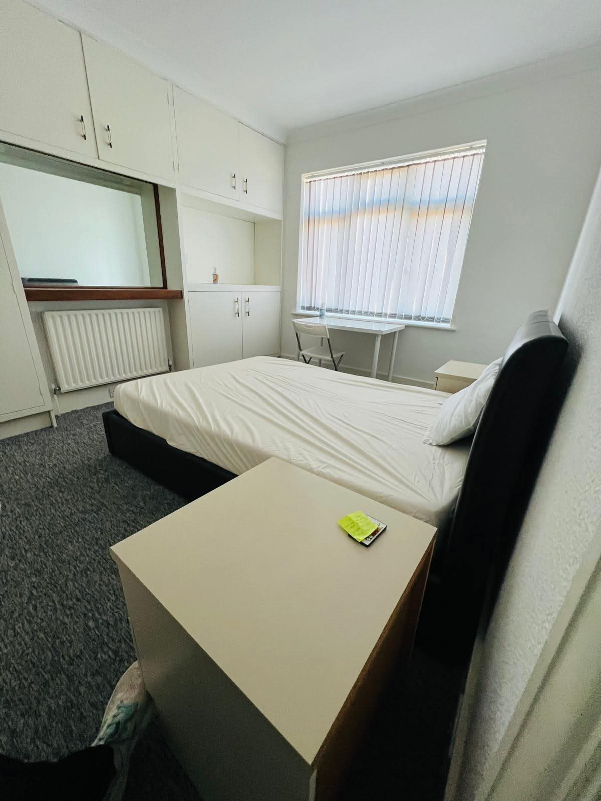 Double room for rent in £760