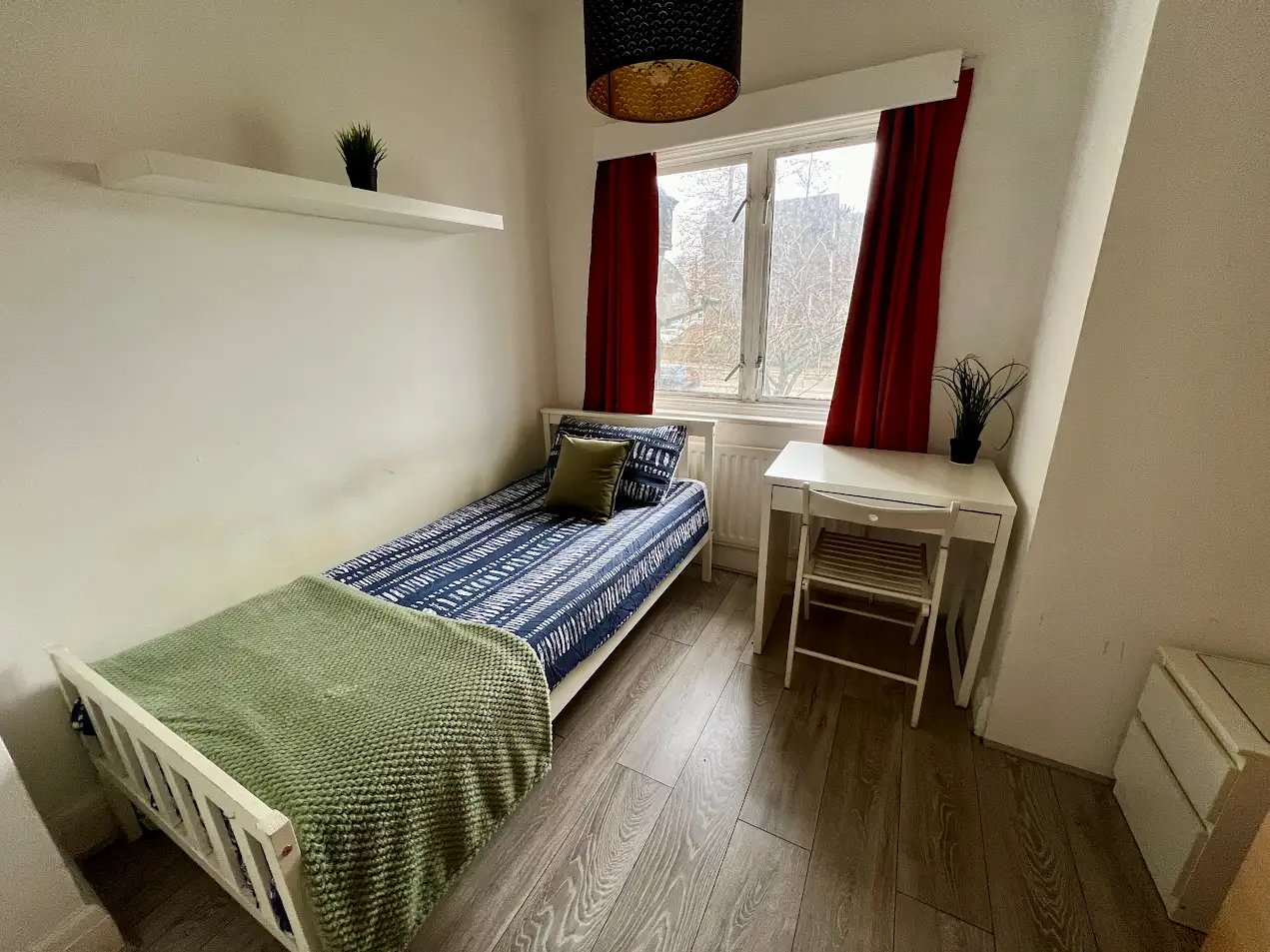 Double room in North Acton 