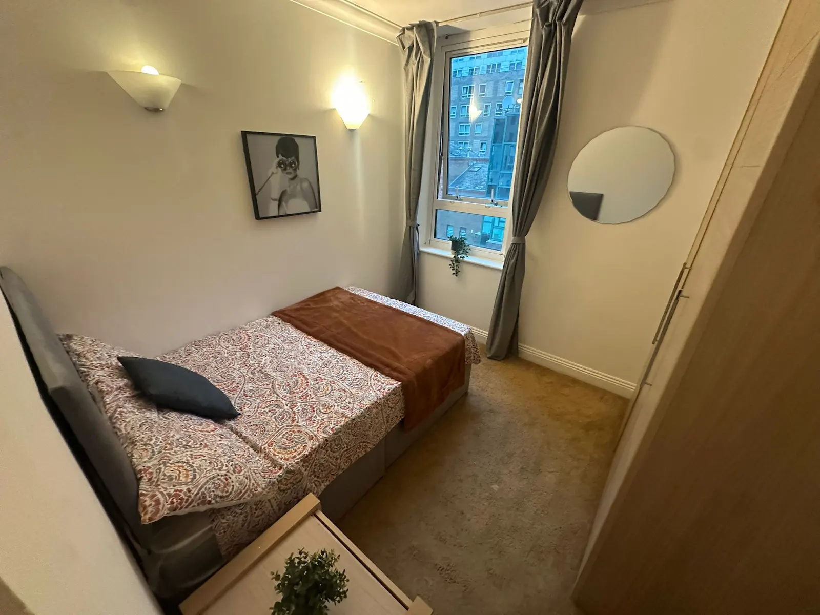 3 doubles rooms in Crossharbour