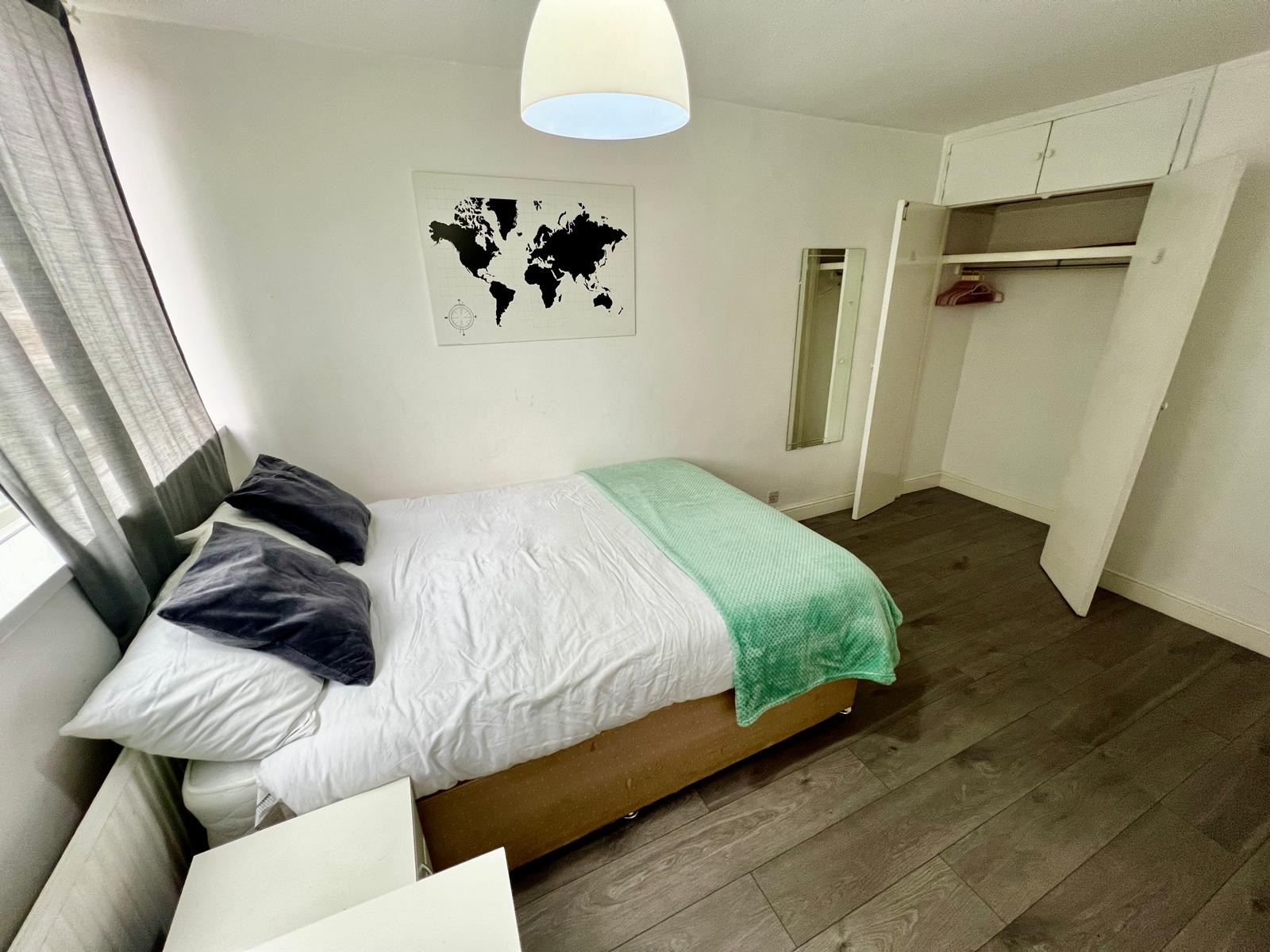 Double room near Oval