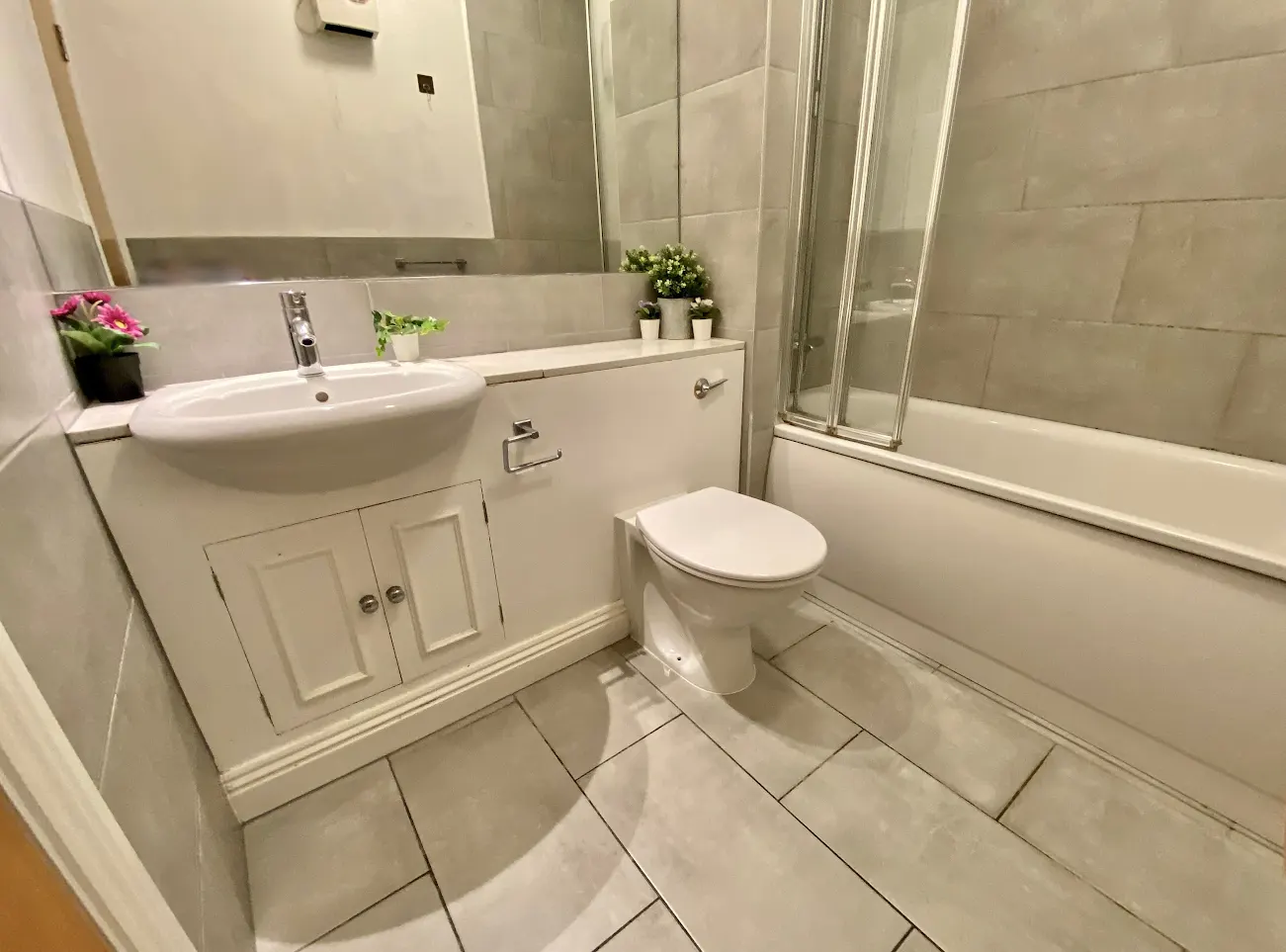 Nice double room in Crossharbour