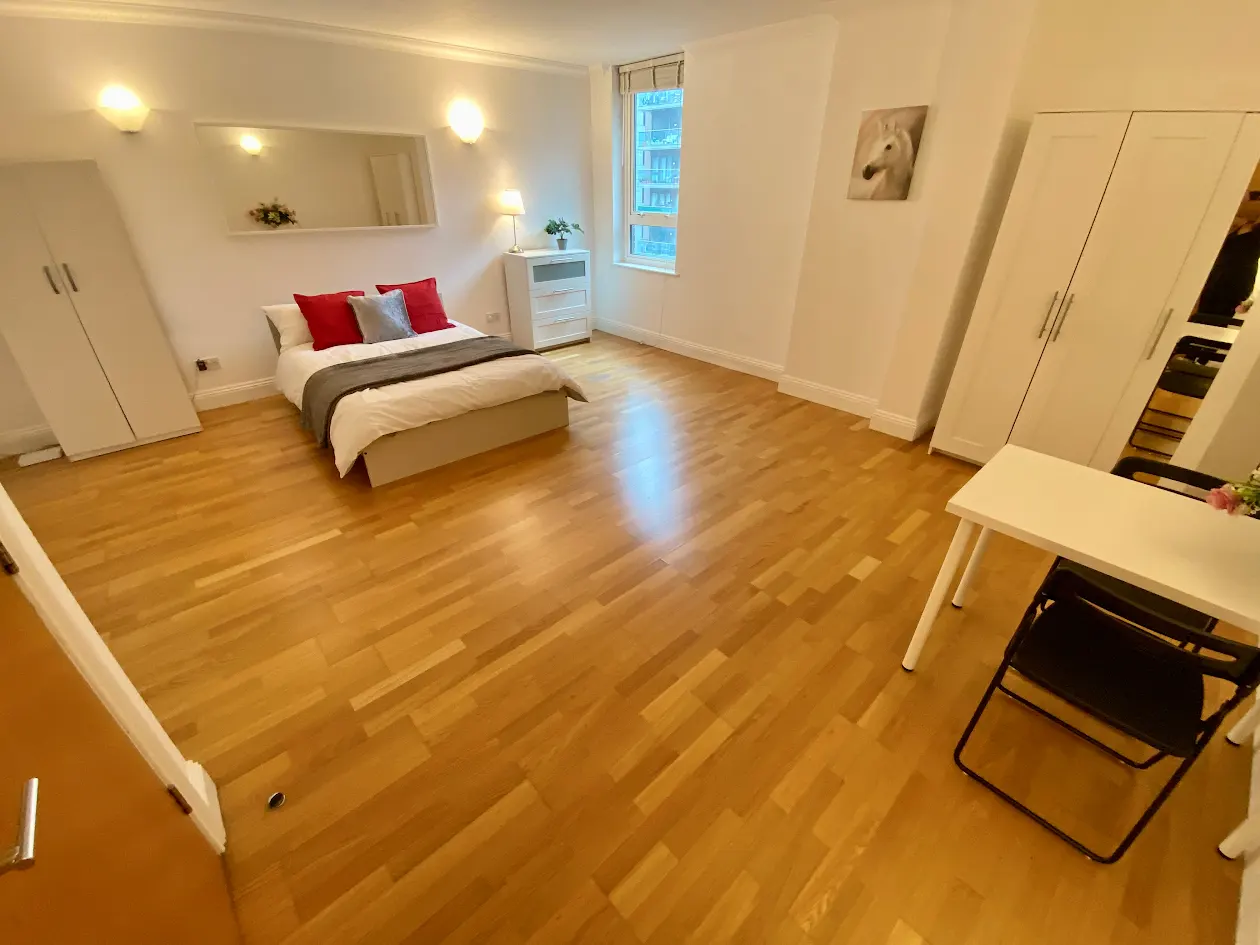 Double room near to Crossharbour