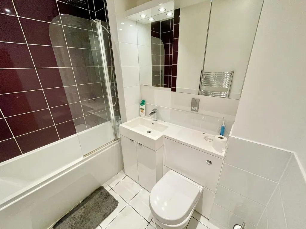 Double room close to Crossharbour