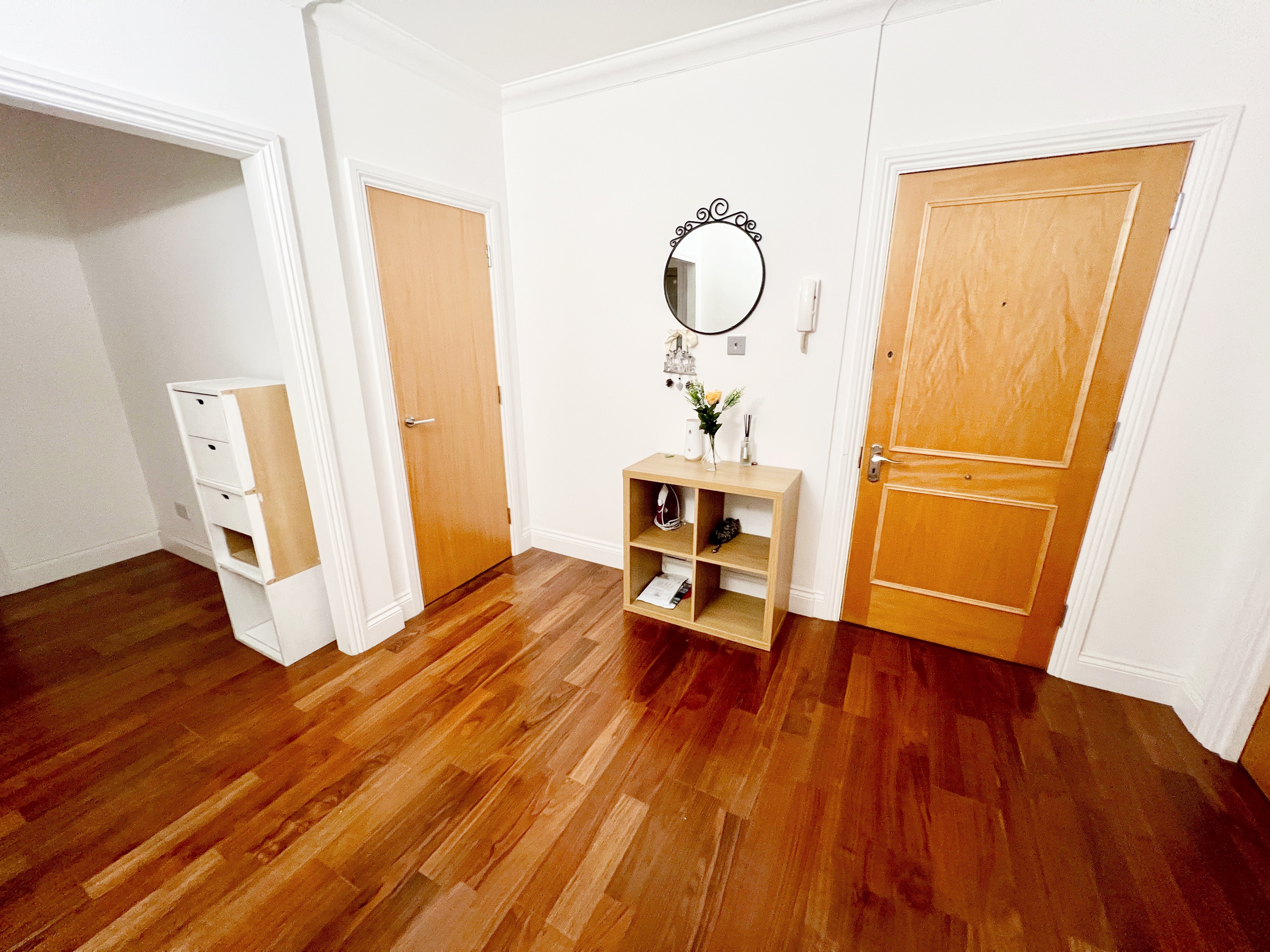 Double Room in Modern Flat Near Canary Wharf 