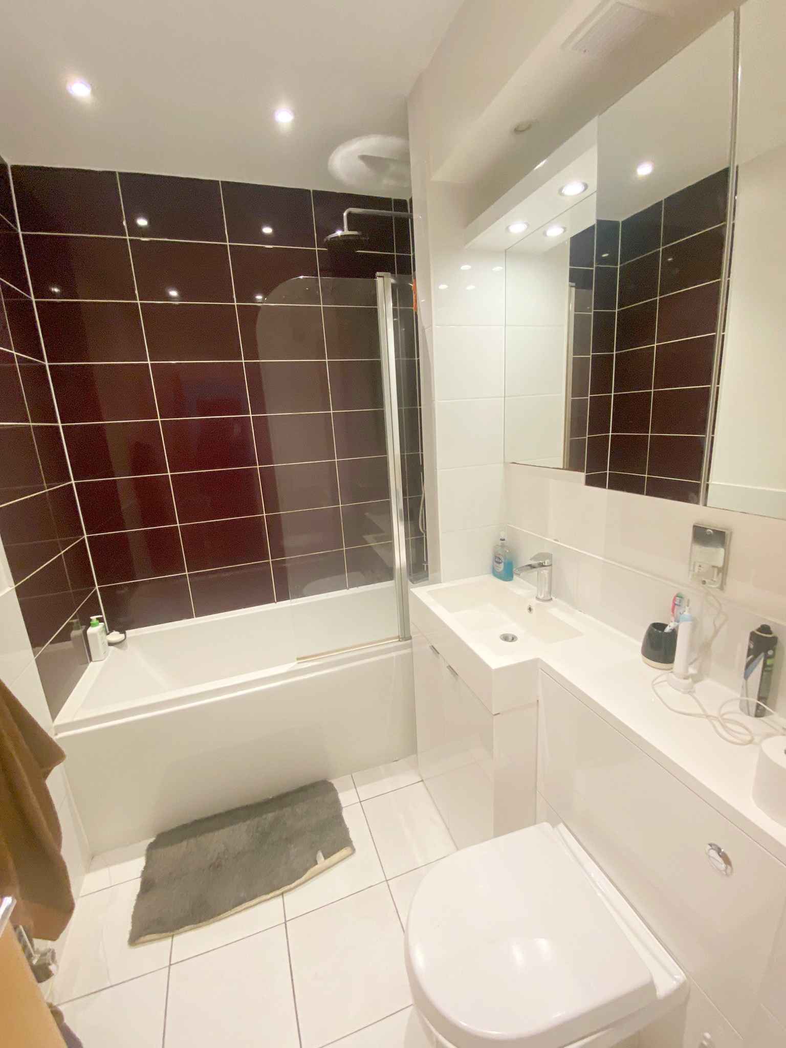 Double Room in Modern Flat Near Canary Wharf 