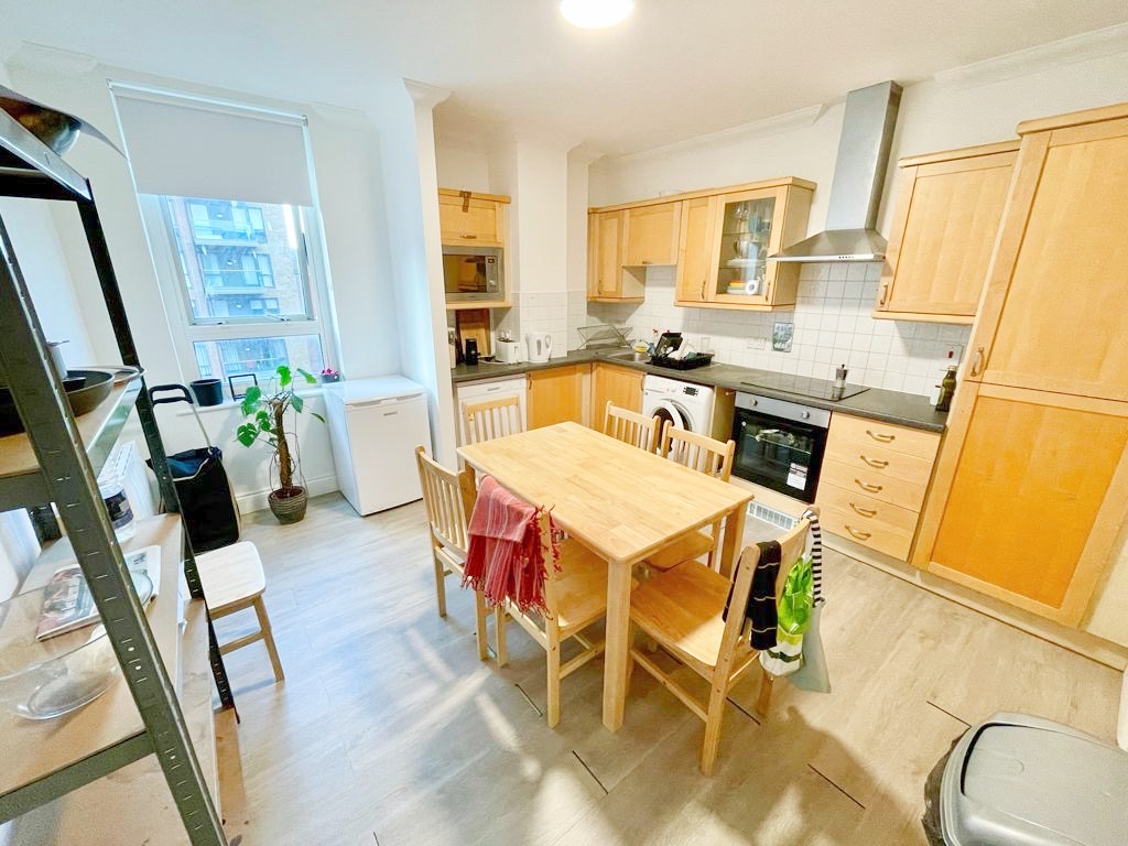 Double Room in Modern Flat Near Canary Wharf 