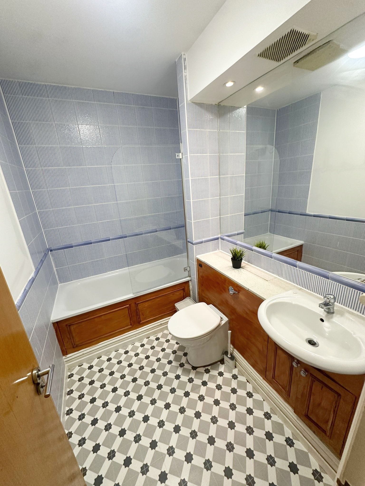 3 Rooms Available in Modern Flat near Canary Wharf