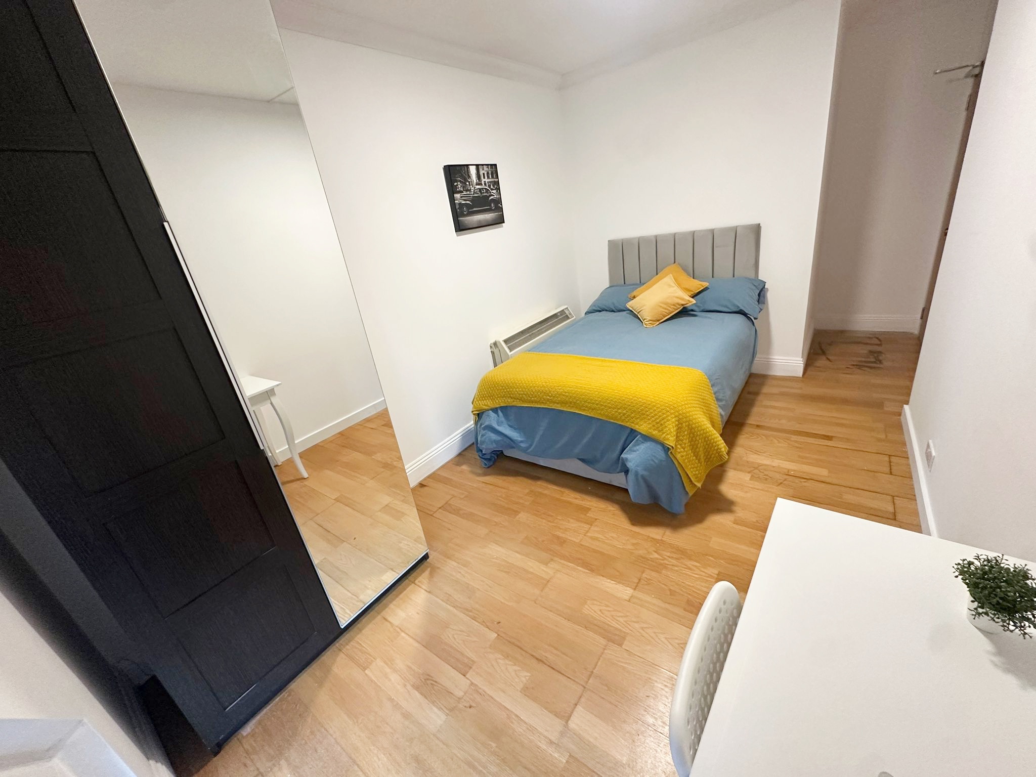 3 Rooms Available in Modern Flat near Canary Wharf