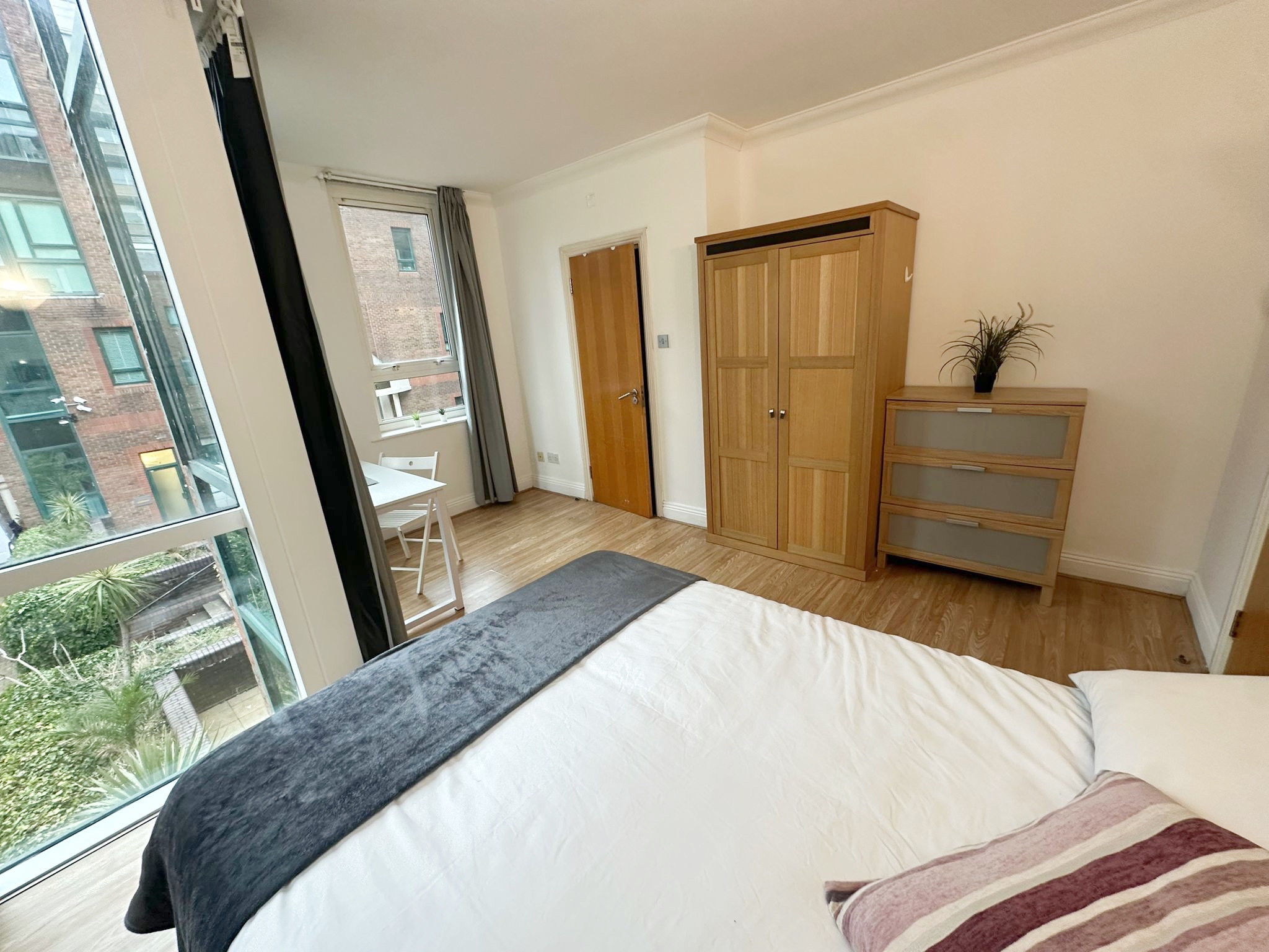 3 Rooms Available in Modern Flat near Canary Wharf