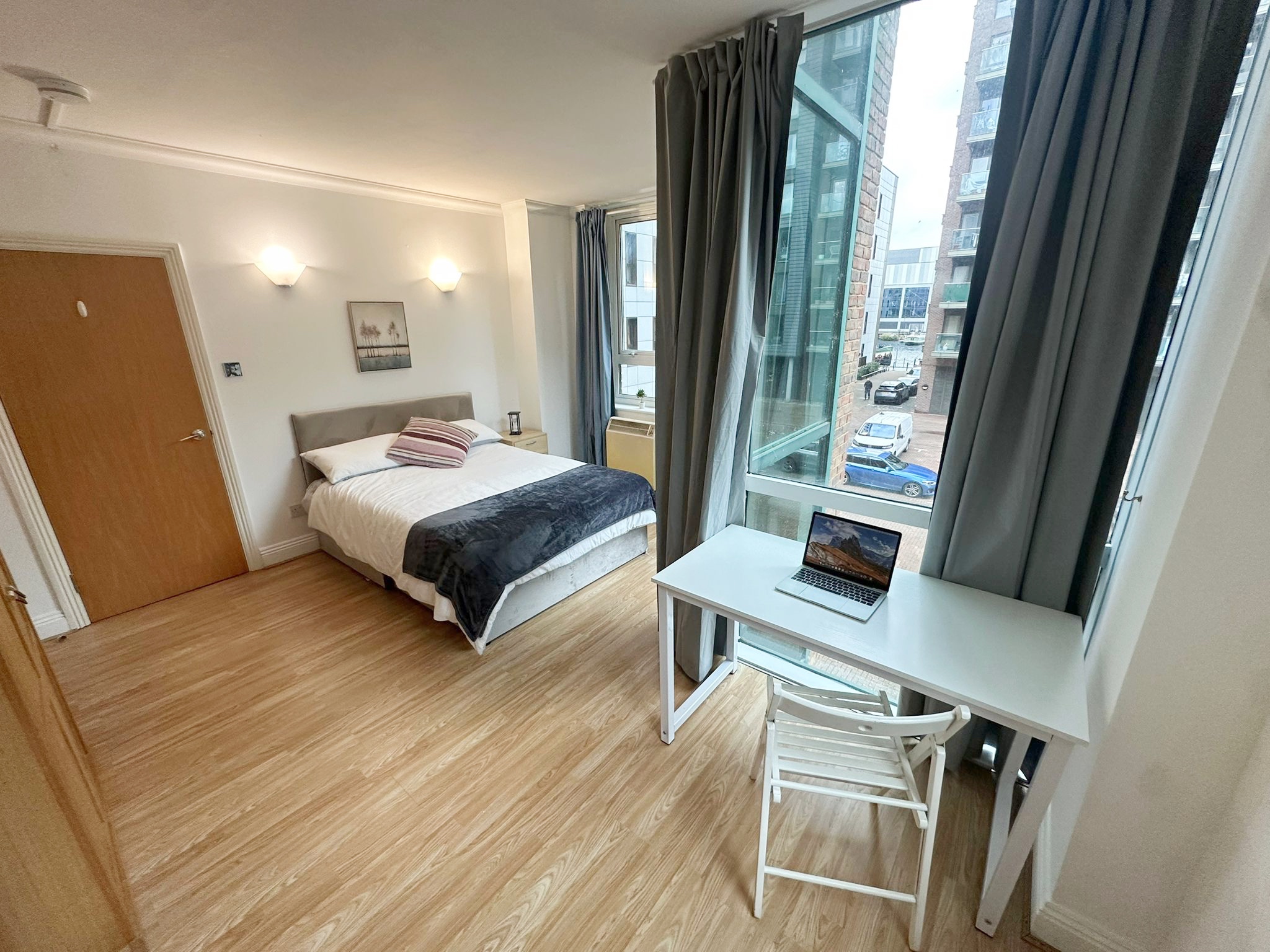 3 Rooms Available in Modern Flat near Canary Wharf