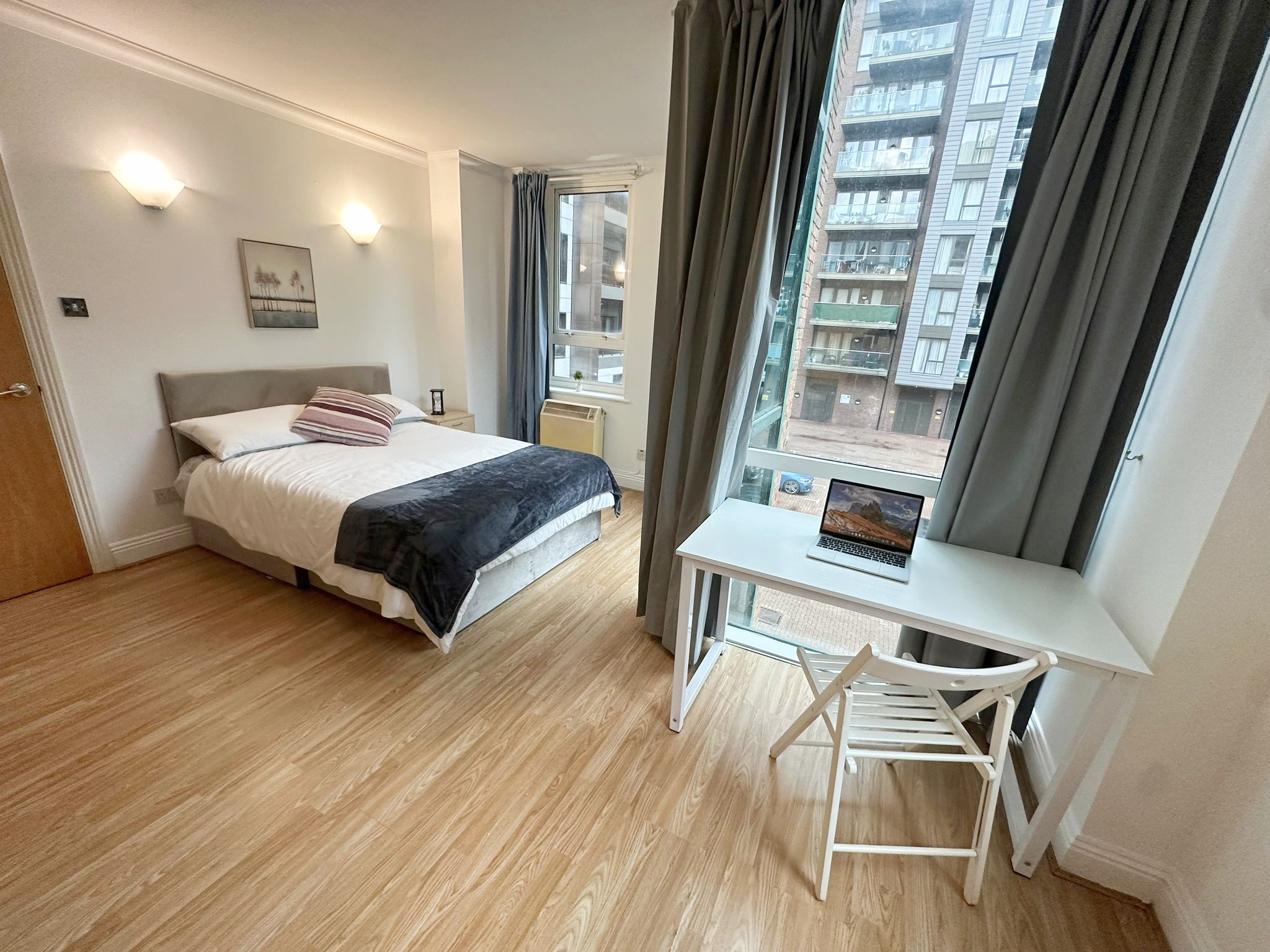 3 Rooms Available in Modern Flat near Canary Wharf