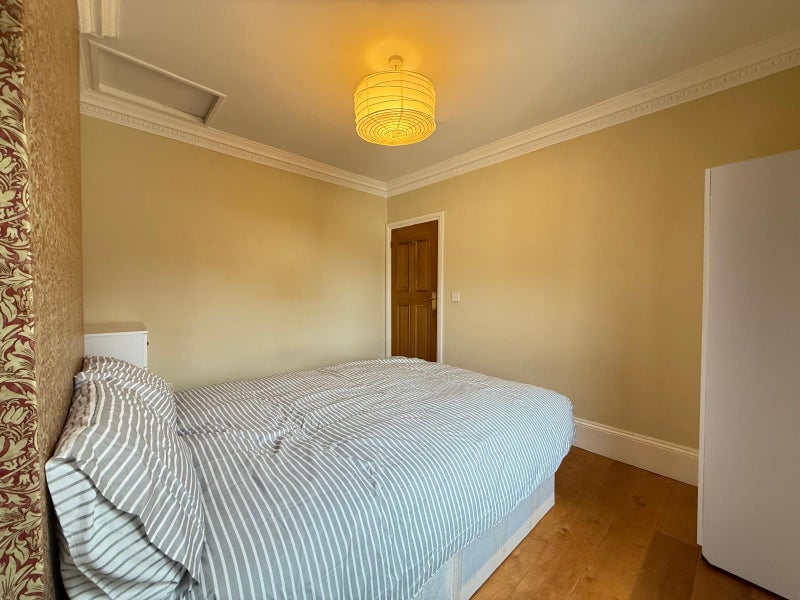 Spacious Double Bedroom Available In E14