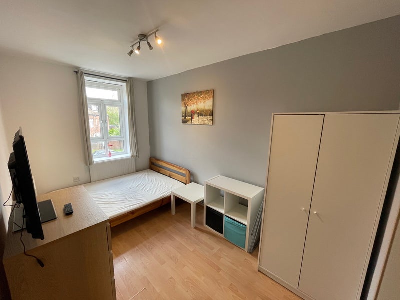 Nice Room Next The River!