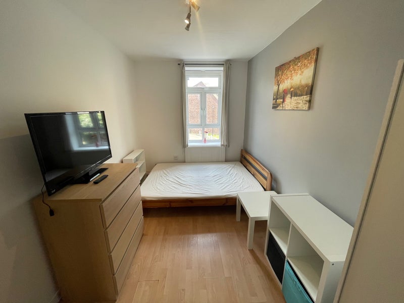 Nice Room Next The River!