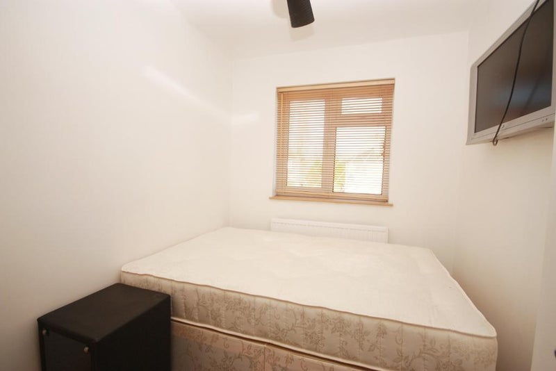 Double room near Long Drive, East Acton
