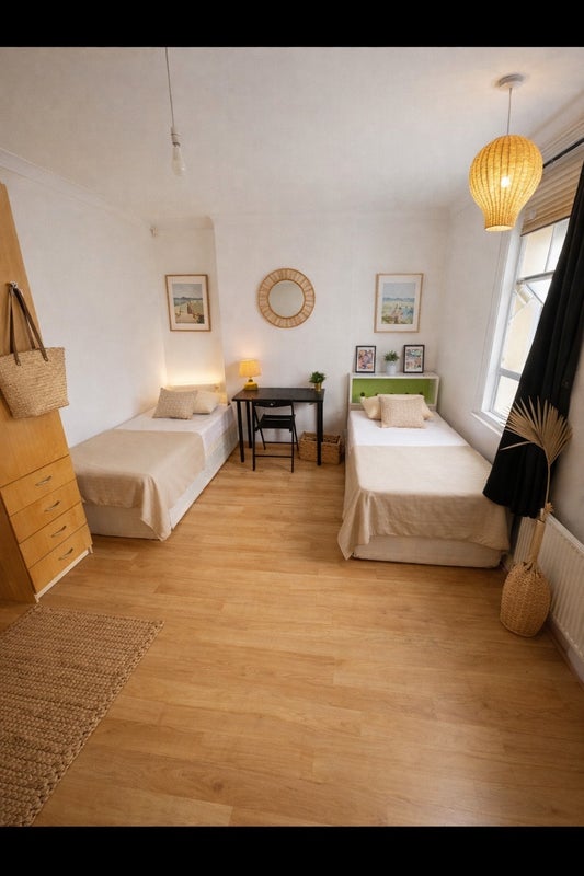 Double rooms in Willesden