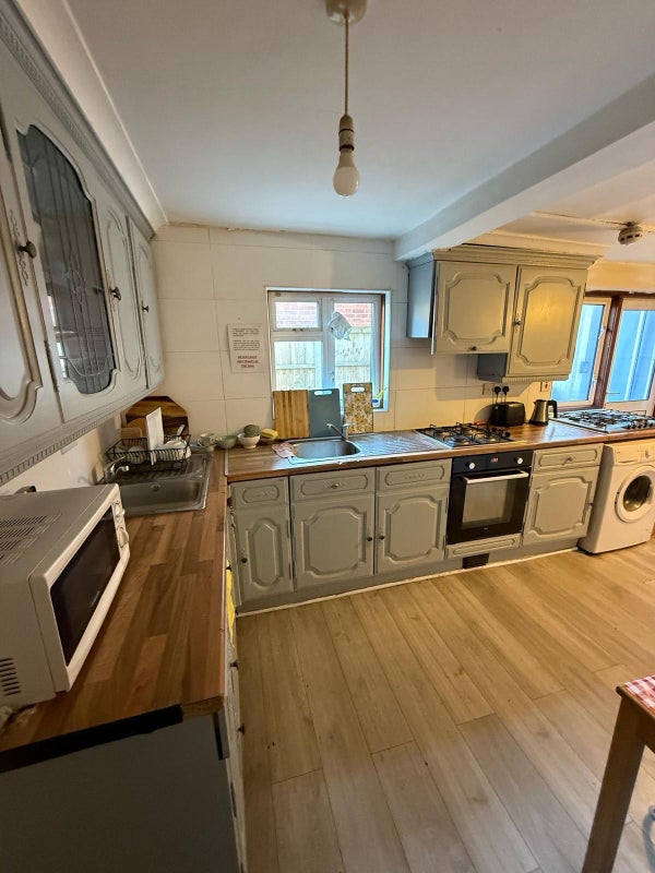 Double rooms in Willesden