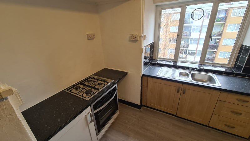 ☘️ Double Room in Commercial Road